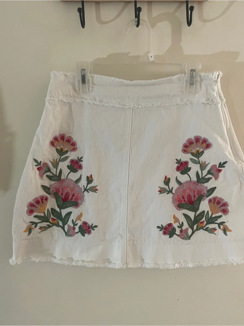Jealous Tomato White Floral Embroidered Denim Mini Skirt Boho Cottagecore Size S - Picture 2 of 11